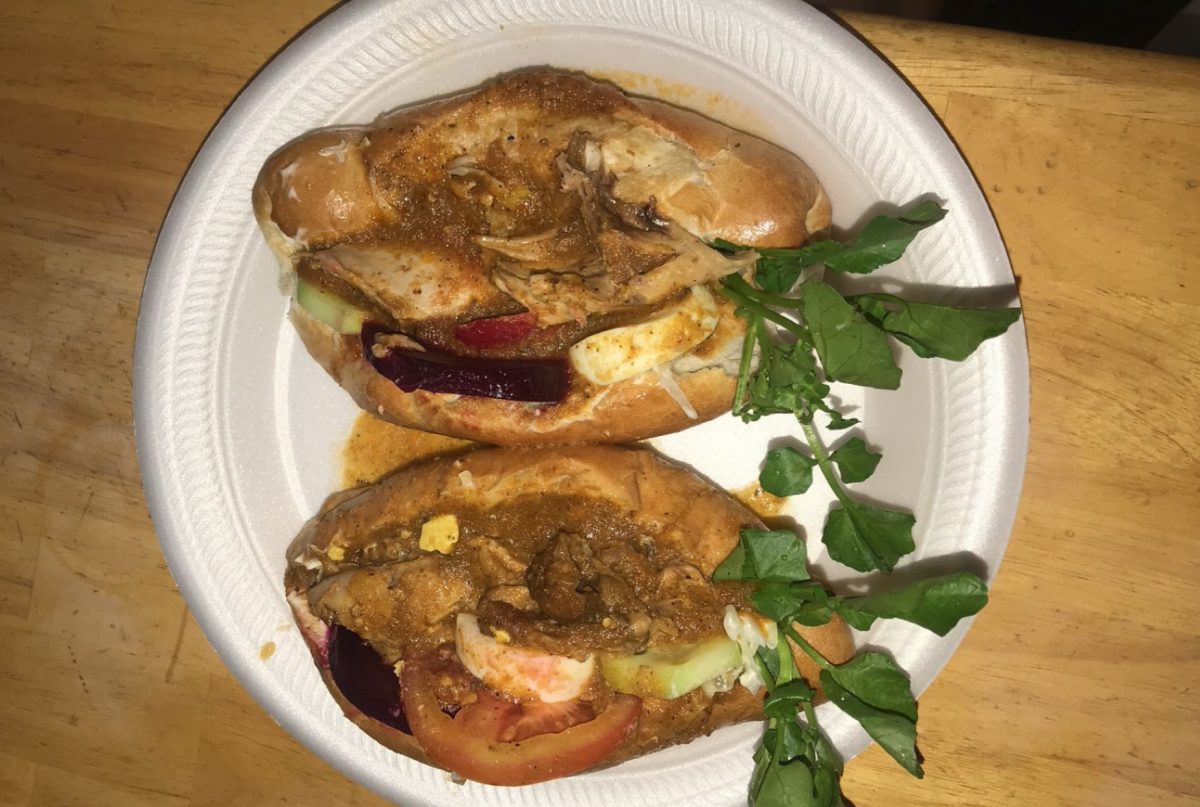 Panes con pollo is a sandwich made with chicken stew, salsa, vegetables and mayonnaise. This dish is enjoyed by Salvadorans.
