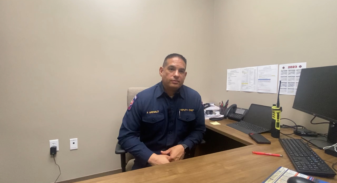 El subjefe de bomberos de Arlington, Pedro Arévalo, dijo que después de decidir que se concentraría en ser bombero, su carrera despegó.